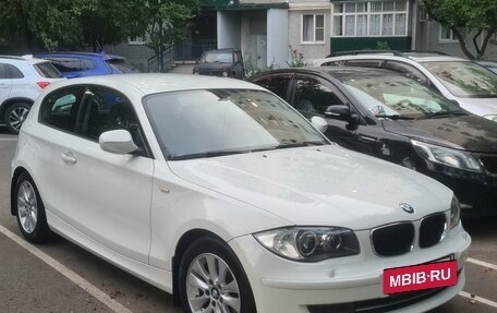 BMW 1 серия, 2011 год, 1 080 000 рублей, 6 фотография