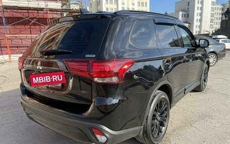 Mitsubishi Outlander III рестайлинг 3, 2020 год, 2 360 000 рублей, 4 фотография