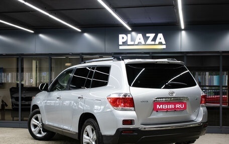 Toyota Highlander III, 2012 год, 2 499 000 рублей, 2 фотография