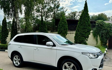 Mitsubishi Outlander III рестайлинг 3, 2014 год, 1 690 000 рублей, 6 фотография