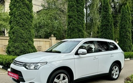 Mitsubishi Outlander III рестайлинг 3, 2014 год, 1 690 000 рублей, 3 фотография