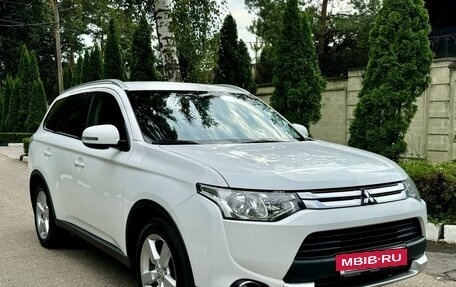 Mitsubishi Outlander III рестайлинг 3, 2014 год, 1 690 000 рублей, 5 фотография