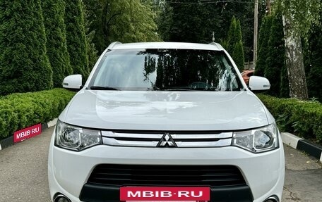 Mitsubishi Outlander III рестайлинг 3, 2014 год, 1 690 000 рублей, 4 фотография