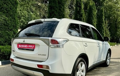 Mitsubishi Outlander III рестайлинг 3, 2014 год, 1 690 000 рублей, 8 фотография