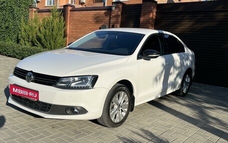 Volkswagen Jetta VI, 2014 год, 1 460 000 рублей, 2 фотография