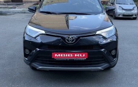 Toyota RAV4, 2018 год, 2 990 000 рублей, 2 фотография