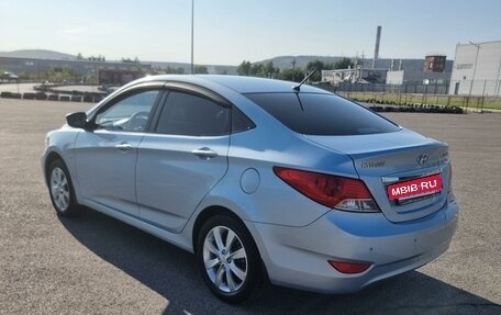 Hyundai Solaris II рестайлинг, 2011 год, 890 000 рублей, 3 фотография