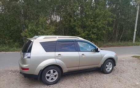 Mitsubishi Outlander III рестайлинг 3, 2008 год, 970 000 рублей, 3 фотография