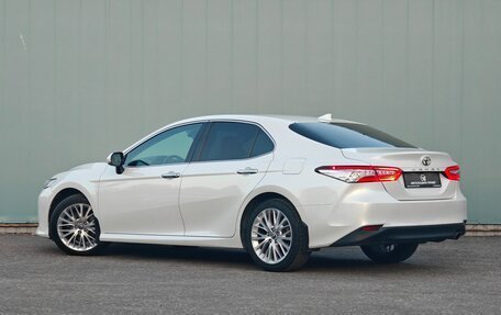 Toyota Camry, 2018 год, 2 990 000 рублей, 4 фотография