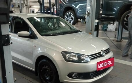 Volkswagen Polo VI (EU Market), 2013 год, 682 500 рублей, 2 фотография