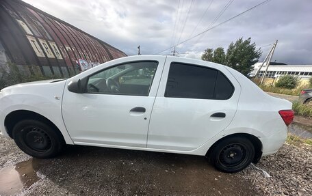 Renault Logan II, 2018 год, 575 000 рублей, 3 фотография