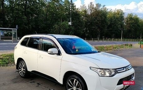 Mitsubishi Outlander III рестайлинг 3, 2013 год, 1 350 000 рублей, 3 фотография