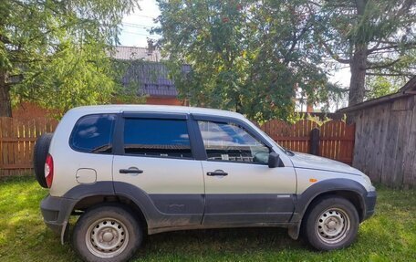 Chevrolet Niva I рестайлинг, 2010 год, 370 000 рублей, 2 фотография