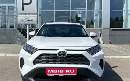 Toyota RAV4, 2020 год, 2 950 000 рублей, 2 фотография