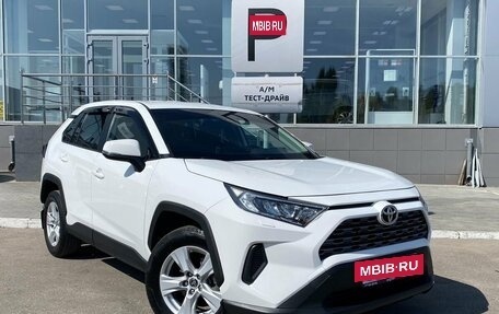 Toyota RAV4, 2020 год, 2 950 000 рублей, 3 фотография