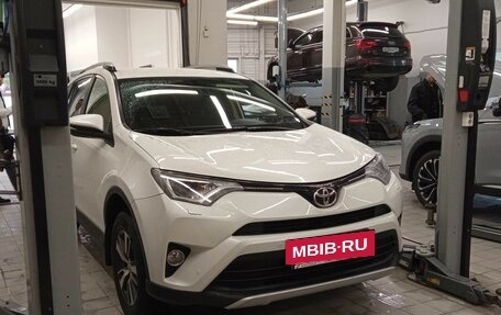 Toyota RAV4, 2016 год, 2 162 000 рублей, 2 фотография