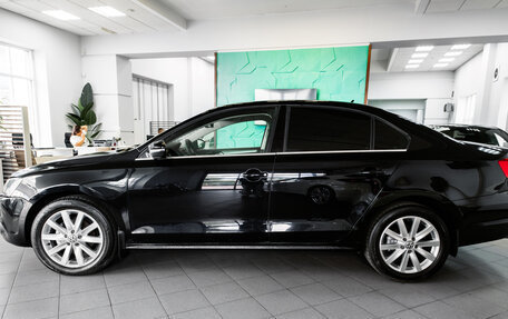 Volkswagen Jetta VI, 2011 год, 999 000 рублей, 2 фотография