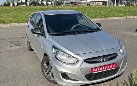 Hyundai Solaris II рестайлинг, 2013 год, 410 000 рублей, 2 фотография