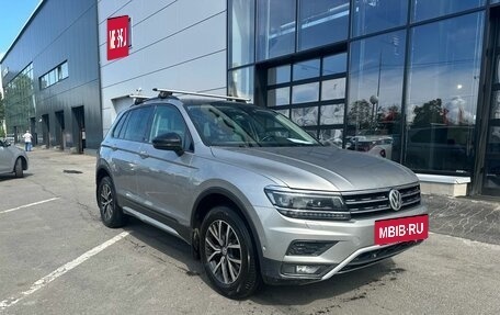 Volkswagen Tiguan II, 2019 год, 2 199 000 рублей, 2 фотография