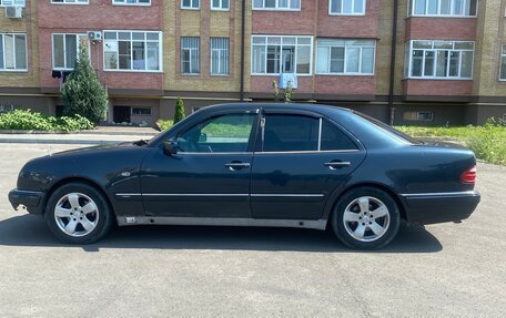 Mercedes-Benz E-Класс, 1996 год, 310 000 рублей, 2 фотография