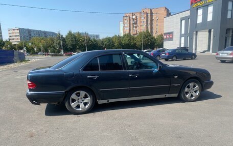 Mercedes-Benz E-Класс, 1996 год, 310 000 рублей, 3 фотография