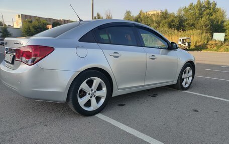 Chevrolet Cruze II, 2010 год, 860 000 рублей, 4 фотография