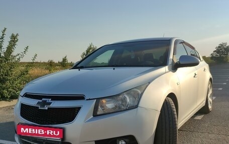 Chevrolet Cruze II, 2010 год, 860 000 рублей, 2 фотография