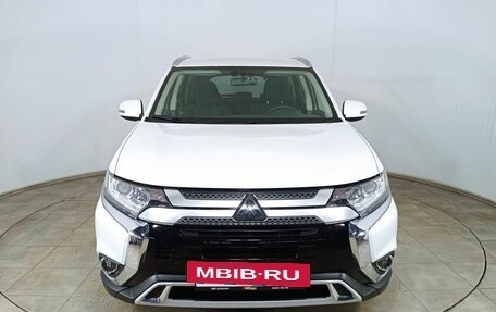 Mitsubishi Outlander III рестайлинг 3, 2020 год, 2 640 000 рублей, 2 фотография