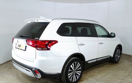 Mitsubishi Outlander III рестайлинг 3, 2020 год, 2 640 000 рублей, 5 фотография