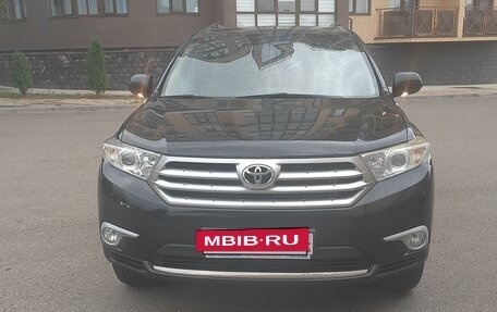 Toyota Highlander III, 2011 год, 2 150 000 рублей, 2 фотография