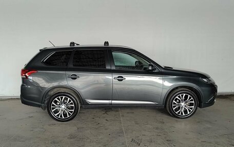 Mitsubishi Outlander III рестайлинг 3, 2016 год, 1 945 000 рублей, 4 фотография