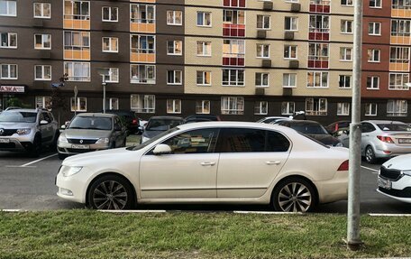 Skoda Superb III рестайлинг, 2013 год, 1 290 000 рублей, 2 фотография