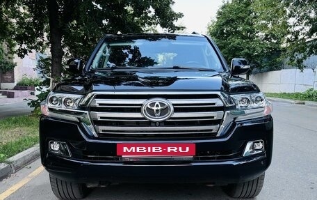 Toyota Land Cruiser 200, 2015 год, 4 830 000 рублей, 2 фотография