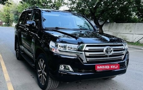 Toyota Land Cruiser 200, 2015 год, 4 830 000 рублей, 3 фотография