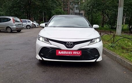 Toyota Camry, 2019 год, 1 800 000 рублей, 3 фотография