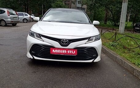 Toyota Camry, 2019 год, 1 800 000 рублей, 4 фотография