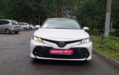 Toyota Camry, 2019 год, 1 800 000 рублей, 2 фотография