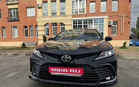 Toyota Camry, 2022 год, 3 350 000 рублей, 2 фотография