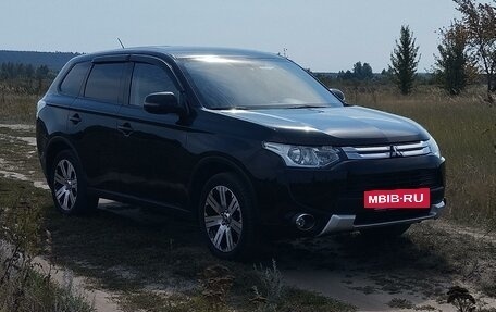 Mitsubishi Outlander III рестайлинг 3, 2014 год, 1 820 000 рублей, 4 фотография