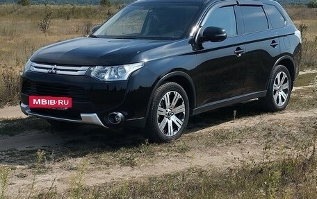 Mitsubishi Outlander III рестайлинг 3, 2014 год, 1 820 000 рублей, 3 фотография