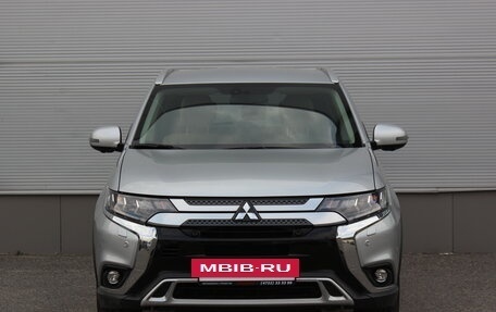 Mitsubishi Outlander III рестайлинг 3, 2019 год, 2 975 000 рублей, 2 фотография