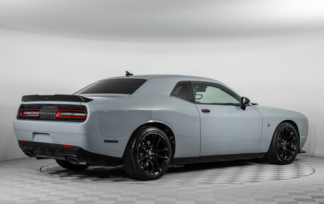 Dodge Challenger III рестайлинг 2, 2021 год, 5 300 000 рублей, 6 фотография