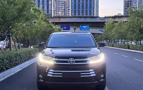 Toyota Highlander III, 2020 год, 3 300 000 рублей, 2 фотография