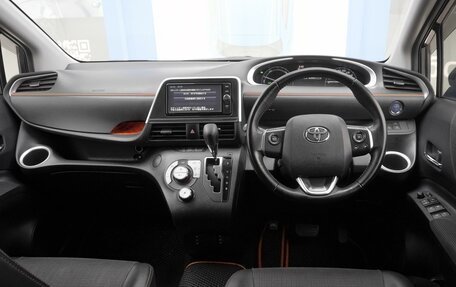 Toyota Sienta II, 2018 год, 1 599 000 рублей, 6 фотография