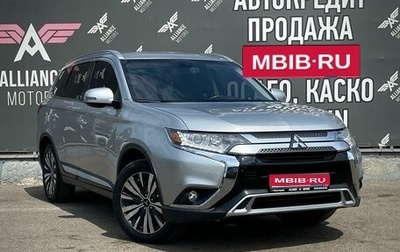 Mitsubishi Outlander III рестайлинг 3, 2018 год, 1 995 000 рублей, 1 фотография