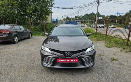 Toyota Camry, 2018 год, 2 420 000 рублей, 2 фотография