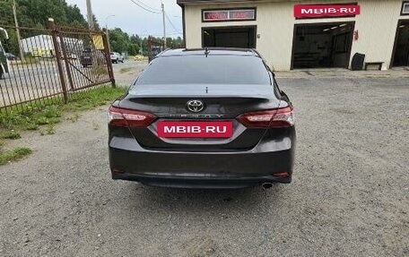 Toyota Camry, 2018 год, 2 420 000 рублей, 4 фотография