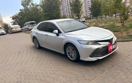 Toyota Camry, 2020 год, 2 700 000 рублей, 2 фотография