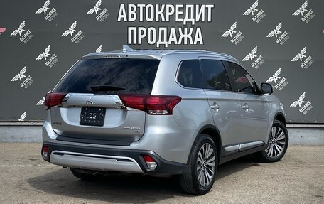 Mitsubishi Outlander III рестайлинг 3, 2018 год, 1 995 000 рублей, 11 фотография