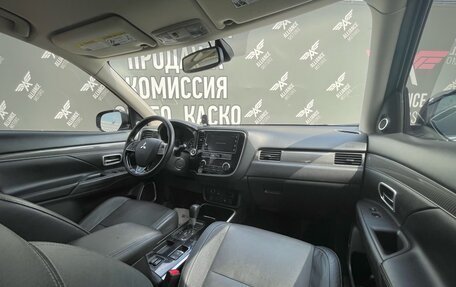 Mitsubishi Outlander III рестайлинг 3, 2018 год, 1 995 000 рублей, 20 фотография